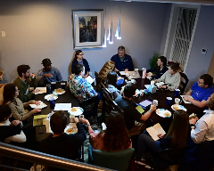 DCSemesterstudentsinclasswithMarkCalebSmith