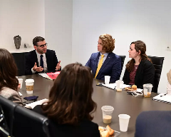 DCSemesterStudentsintheEthicsPolicyCenter